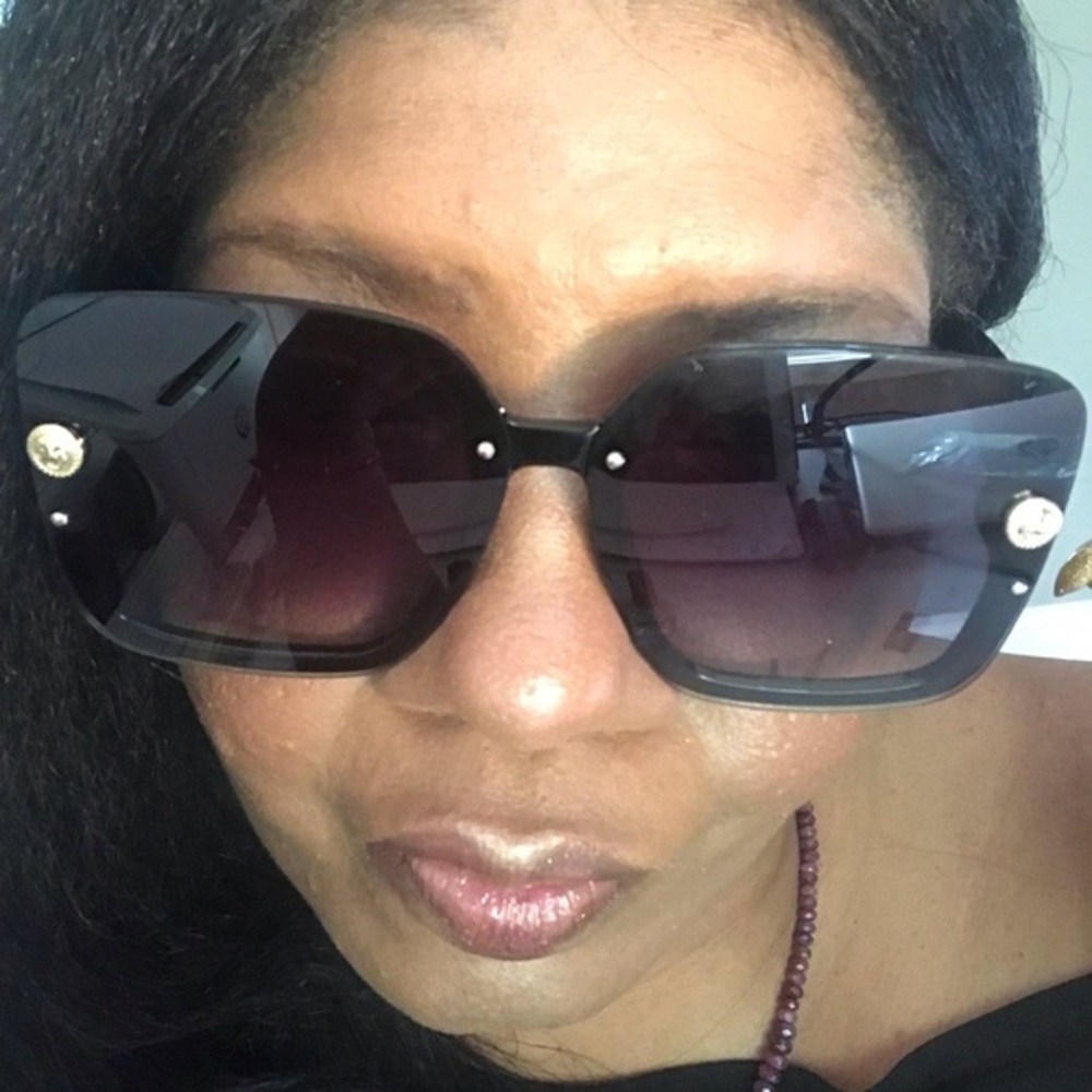 Black Oversized Sunglasses - Picture 12 of 12
